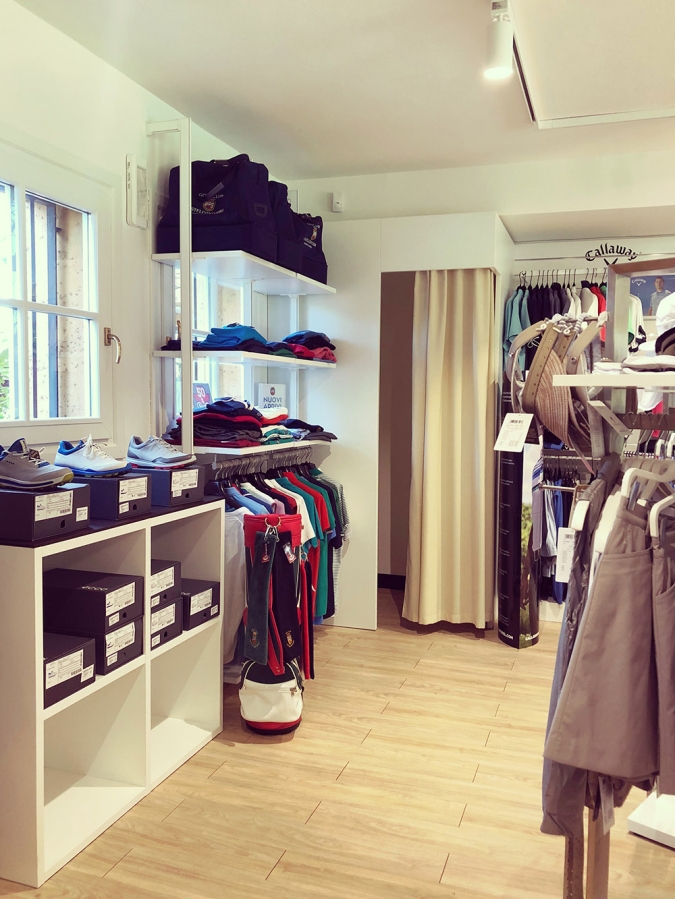 arredamento negozio abbigliamento sportivo golf club castelconturbia pro shop (6)